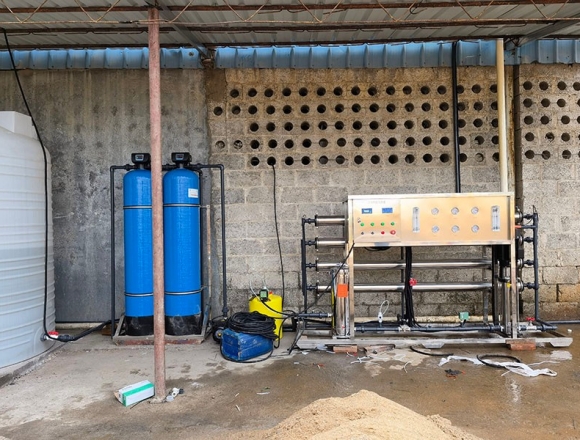 貴州某造紙廠鍋爐2噸反滲透凈水設(shè)備