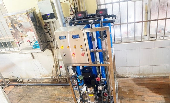 貴州貴陽市某工廠食堂0.5噸反滲透純凈水設(shè)備