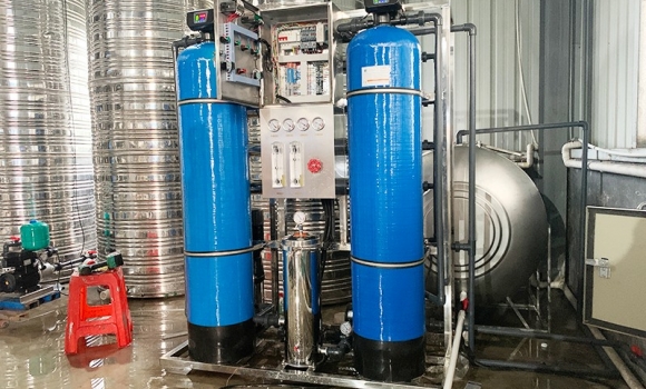 云南昆明某米粉廠1T/H單級反滲透純凈水設(shè)備