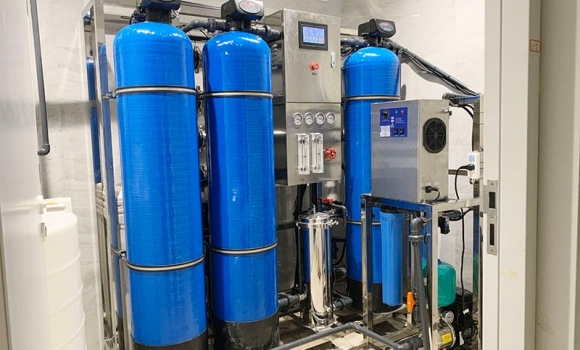 云南普洱某醫(yī)院1噸反滲透純化水設(shè)備